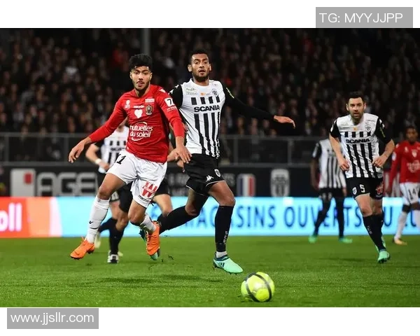 南特主场迎战巴黎圣曼争夺法甲积分榜关键战役 南特主场迎战巴黎圣曼争夺法甲积分榜关键战役